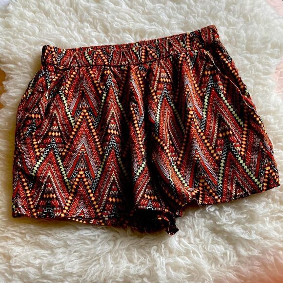 Patterned shorts  - Picture 1 of 5
